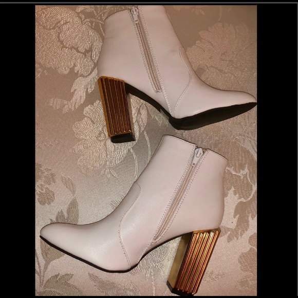 WHITE METALLIC BLOCK HEEL BOOTIE - Picture 6 of 7
